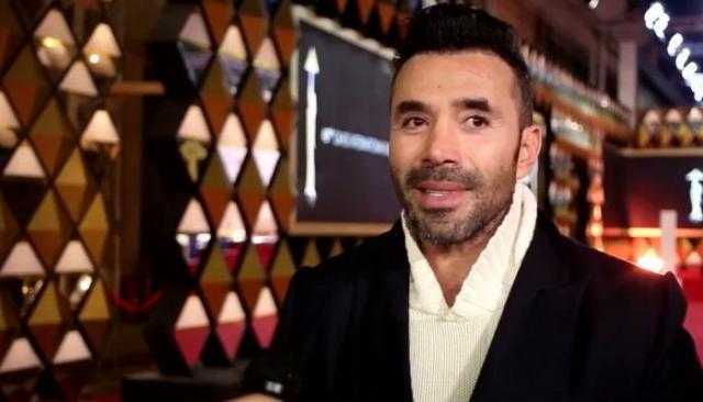 رامي وحيد يروي نصائح نجلاء فتحي له : «ألبس القميص بالمقلوب».. فيديو 