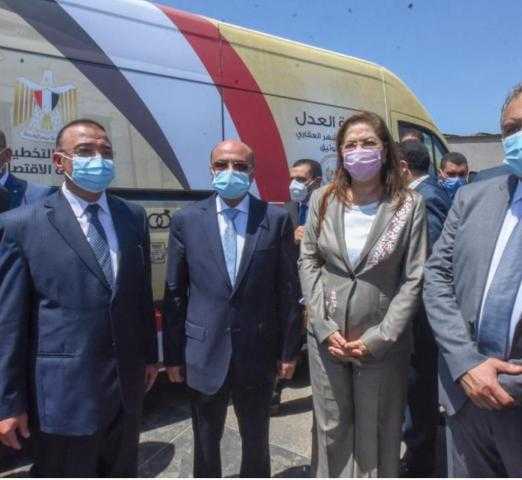 وزير العدل يعلن إطلاق مجموعة من سيارات الشهر العقارى المتنقلة بالمحافظات
