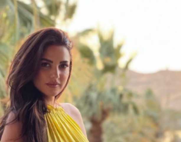 لعشاق اللون الأصفر.. استوحي أناقتك على خطى مشاهير العالم (صور)