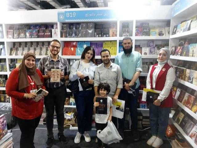 وفد تنسيقية شباب الأحزاب والسياسيين يتفقد معرض القاهرة الدولي للكتاب في رابع أيامه