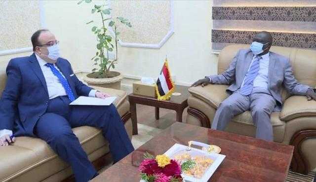 عضو مجلس السيادة السوداني يبحث مع السفير المصري بالخرطوم تعزيز العلاقات