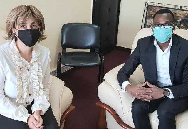 سفيرة مصر في كوتونو تبحث مع وزير الصحة البنيني فتح أسواق جديدة للدواء المصري ببلاده