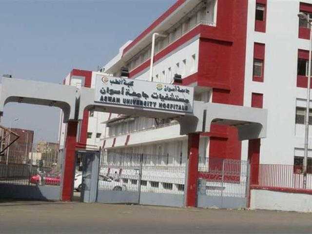 مستشفى أسوان الجامعي تستقبل 10 مصابين جراء حادث الطريق الزراعي