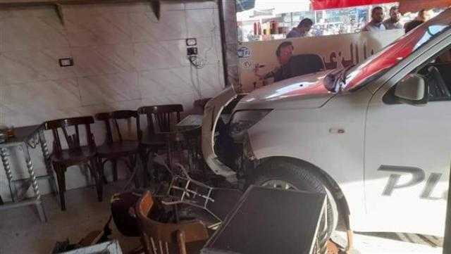 دهس الجالسين.. «ميكروباص» يقتحم مقهى في بولاق الدكرور ويصيب 8 أشخاص