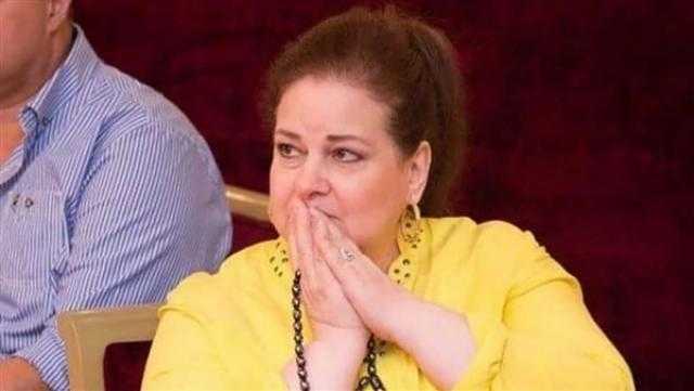 نقيب الممثلين ينفي وفاة الفنانة دلال عبدالعزيز: «شائعة سخيفة»