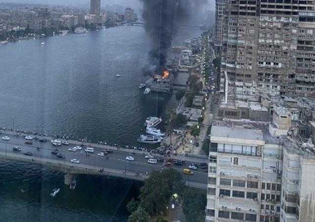 التحقيق في حريق مركب نيلي بالقرب من كوبري الجامعة بالجيزة