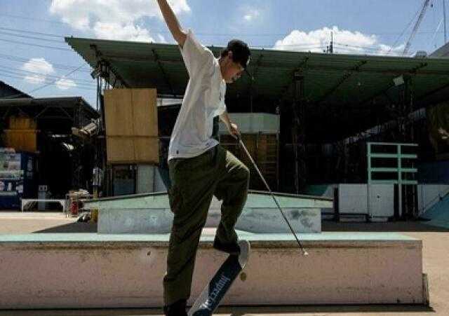 كفيف يتقن لعبة التزلج على الألواح: أتمنى إدخالها في المنافسات البار أولمبية