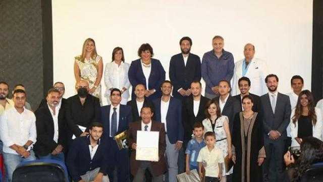 وزيرة الثقافة تكرم صناع فيلم «ريش» الفائز في مهرجان كان السينمائي
