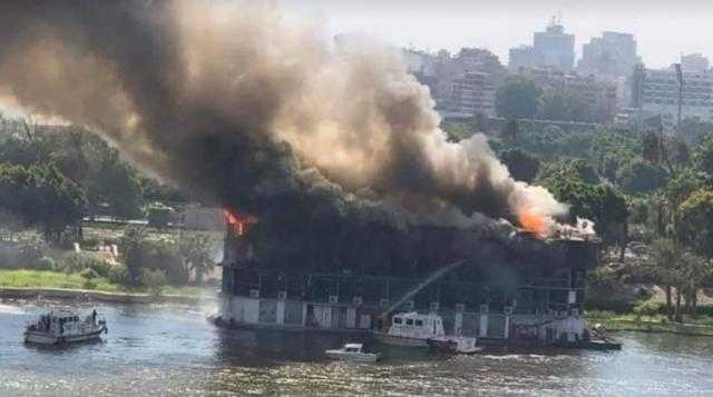 مدير أمن القاهرة يتفقد موقع حادث حريق مركب نيلي بالزمالك