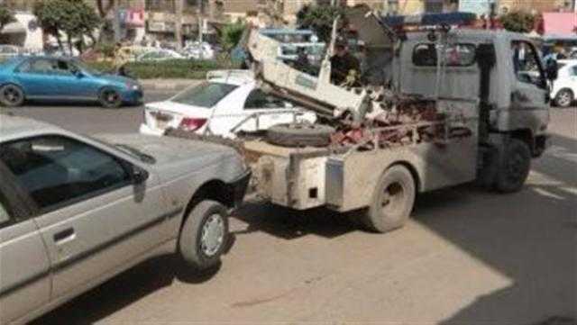 متروكة ومتهالكة.. الداخلية ترفع 48 سيارة في الشوارع
