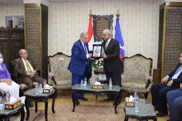 رئيس هيئة النيابة الإدارية يشهد بدء تنفيذ التحول الرقمي بالسويس