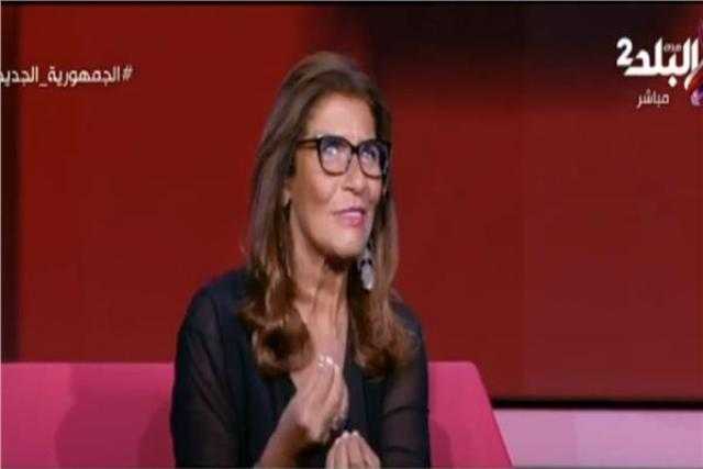 هل قرر عزت أبو عوف على حرق أعماله قبل وفاته؟.. شقيقته تجيب