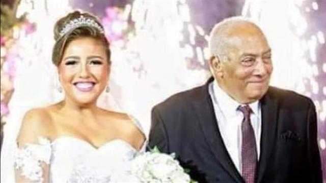 رسالة مؤثرة من مي كساب لوالدها في مرضه
