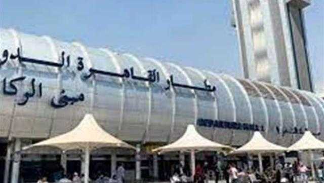 جمارك مطار القاهرة تحبط محاولة تهريب مستحضرات تجميل وقطع غيار سيارات