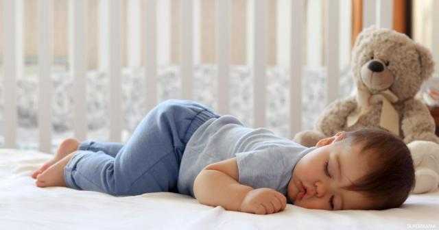 ما أسباب صعوبات النوم لدى الأطفال؟