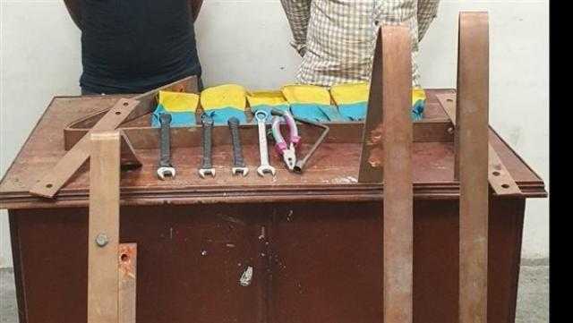 ضبط شخصين سرقا 6 قطع نحاسية من غرفة كهرباء بمصر القدمية