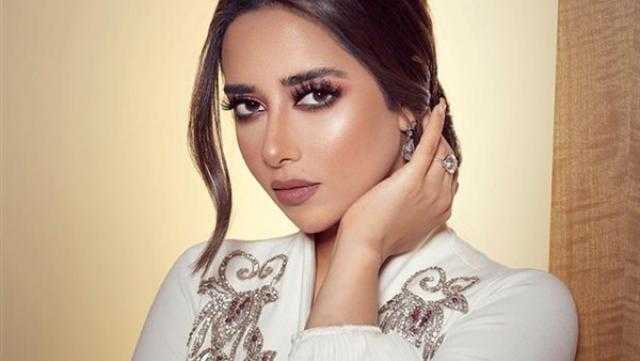 بالـ”ريش”.. بلقيس تخطف الأضواء في مهرجان الفضائيات العربية