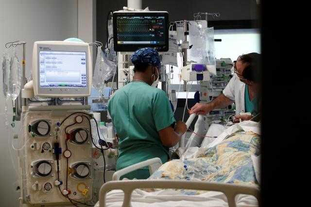 فرنسا تسجل 7972 حالة إصابة جديدة بكورونا و44 وفاة