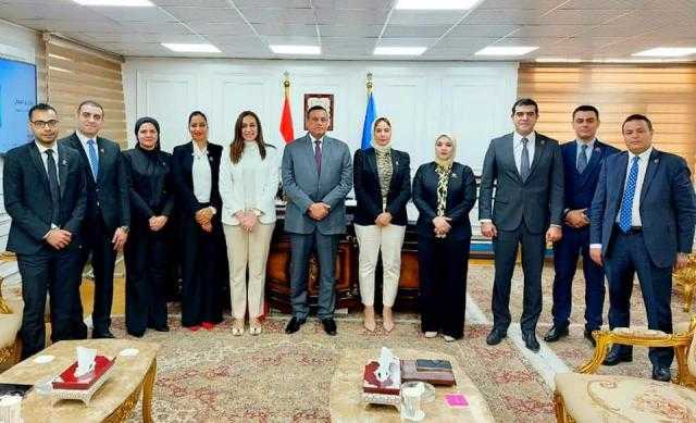 وفد تنسيقية شباب الأحزاب يلتقي محافظ البحيرة لتقديم التهنئة بمناسبة العيد القومي للمحافظة.. صور