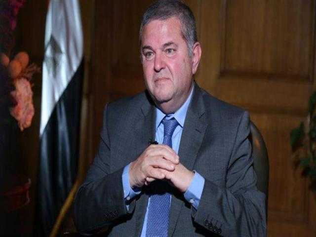 وزير قطاع الأعمال يهنئ البابا تواضروس الثاني والأخوة الأقباط بعيد الميلاد