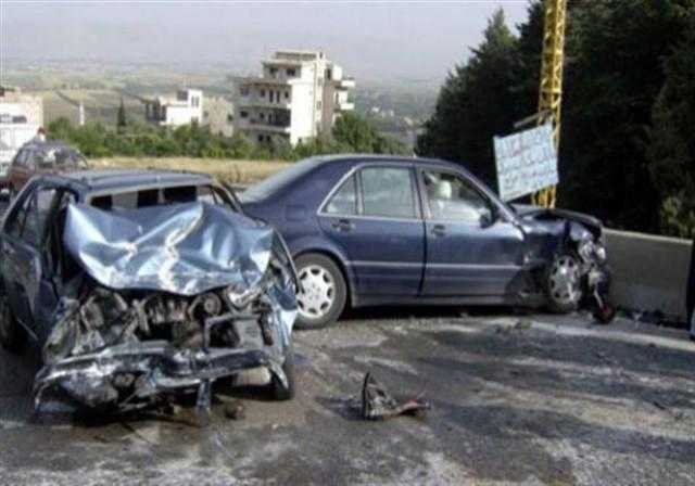 التحريات: السرعة الزائدة وراء تصادم سيارتين وإصابة 3 أشخاص على الأوتوستراد