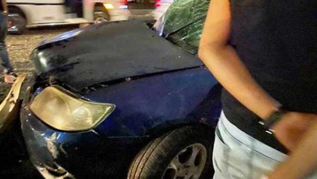 حادث تصادم بين سيارة ميكروباص وأخرى ملاكي أعلى كوبري أكتوبر