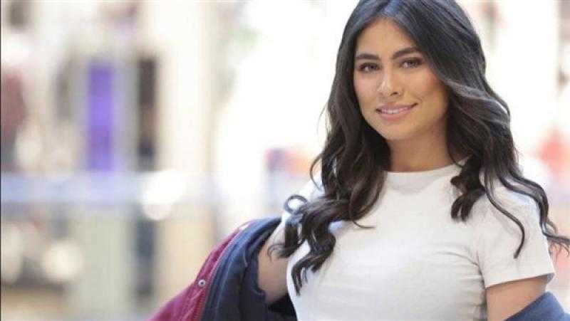 قدام مرايتها.. هاجر أحمد تخطف القلوب بإطلالة فاتنة.. شاهد