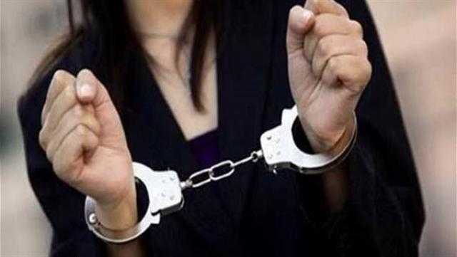 اليوم.. محاكمة ربة منزل عرضت طفلتها للبيع