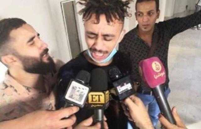 بعد منعه من الغناء.. محمد موسى لـ”كزبرة”: أمسك الحديدة وغني فوق السطح
