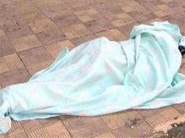 مصرع وإصابة 7 عمال في حادث تصادم سيارتين بصحراوي البحيرة
