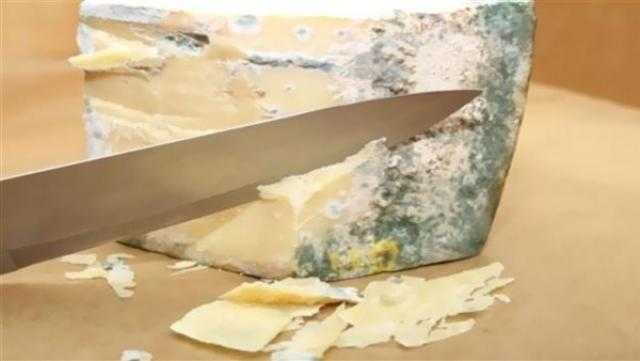 حبس صاحب ثلاجة يتاجر في مواد غذائية فاسدة بالإسكندرية