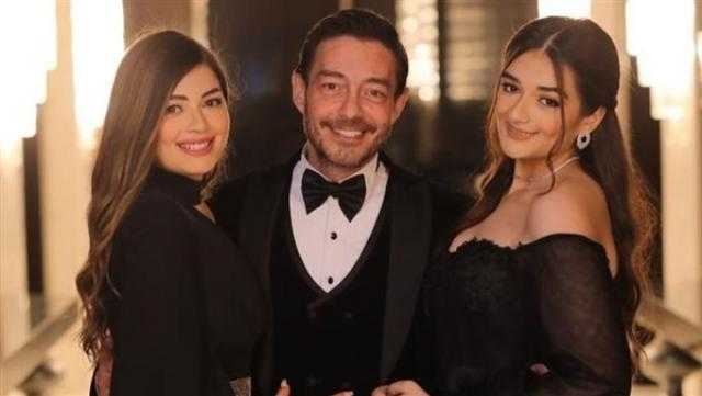 «عيلة لاسعة جدًا».. مسرحية جديدة تجمع أحمد زاهر بابنتيه ملك وليلى