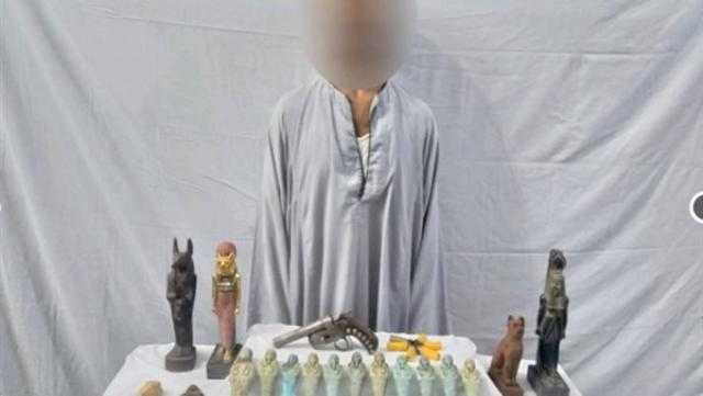 سقوط مزارع بحوزته 63 قطعة أثرية فى أسيوط