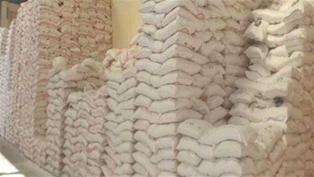 سقوط مدير مخزن احتكر كميات كبيرة من السكر والدقيق