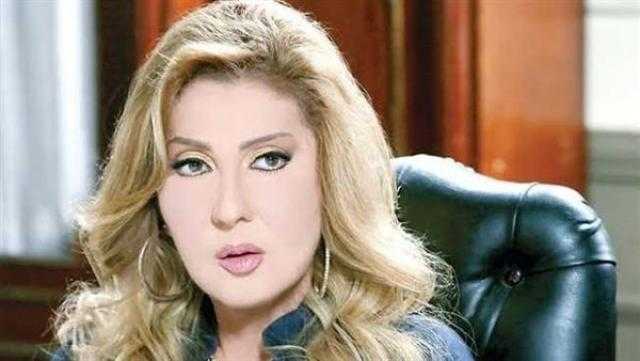 نادية الجندي تصدى للحسد بالخرزة الزرقاء استمتاعًا بشبابها