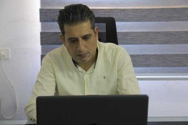 ثائر نوفل أبو عطيوي يكتب: ياسر عرفات دمعة وبسمة !
