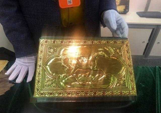نسخة من القرآن الكريم بالذهب.. أغلى مصحف بـ”الشارقة للكتاب” بـ500 ألف يورو