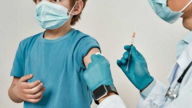 إسرائيل تقر تطعيم الأطفال بين 5 و11 عاما ضد كورونا