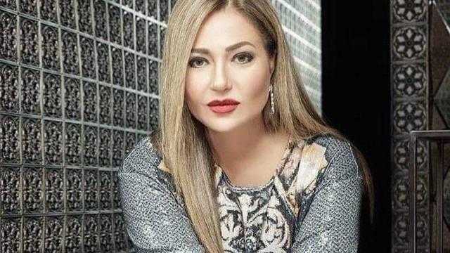 ليلى علوي تخطف الأنظار من مهرجان الدوم بإطلالة أنيقة