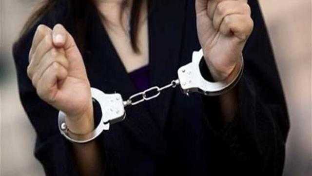 ضبط سيدة ونجلها لاستقطابهما الأجانب القادمين بطرق غير شرعية للعمل في المنازل