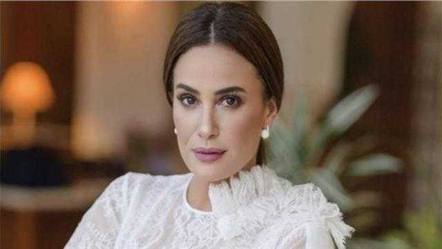 هند صبري تعتمد أحدث صيحات الكاجوال