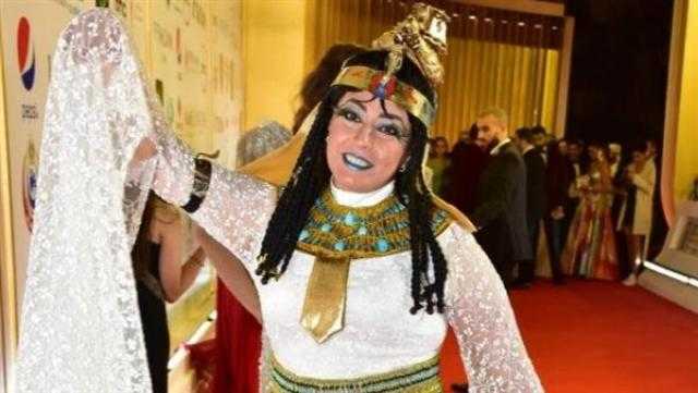 «هربانة من المعبد».. هند عاكف توجه رسالة لجمهورها بعد إطلالتها بزي فرعوني