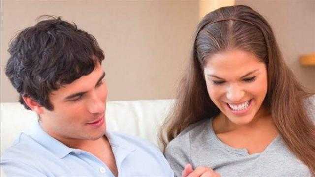 هل الحساب المشترك يطيل عمر الزواج؟.. استشاري نفسي يوضح
