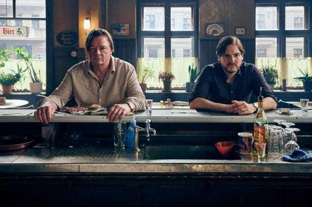 ضمن قسم العروض الخاصة.. عرض فيلم ”المنزل المجاور” بمهرجان القاهرة السينمائي