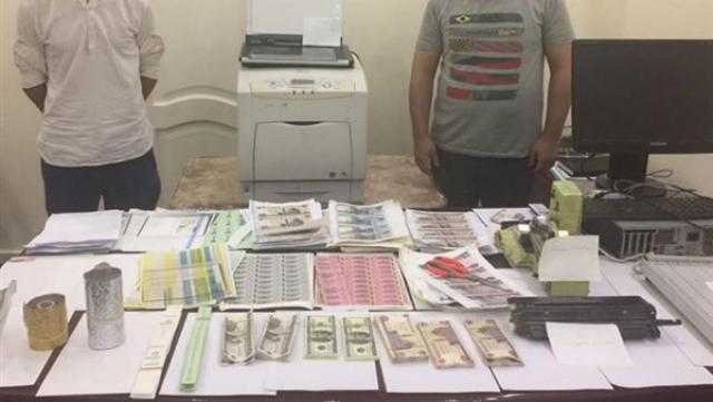 ضبط تشكيل عصابي لتزوير العملات الأجنبية وترويجها