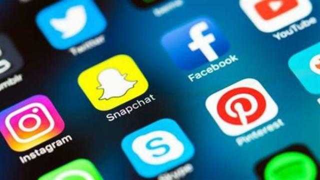 استشاري علاقات أسرية: مشاركة الحياة الشخصية للفنانين على «السوشيال ميديا» أضرت الناس