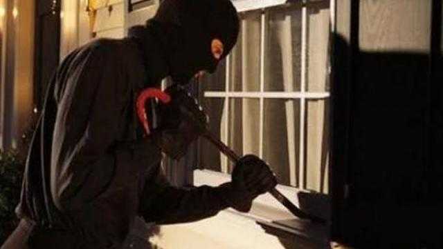 المتهم بسرقة المساكن في منشأة ناصر: كسرت أقفال 4 شقق