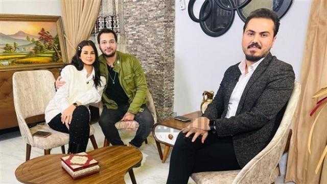 منة عرفة تتصدر التريند.. أزمة في لقاء إعلامي بحضور زوجها