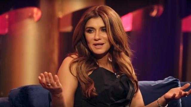 انهيار غادة عادل في أول لقاء يجمعها مع طليقها مجدى الهوارى