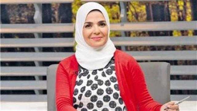 منى عبدالغني تقلد هنيدي وأصالة وسميرة سعيد